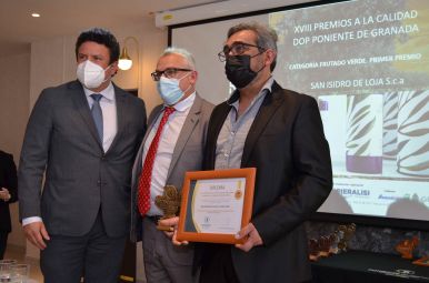 Pieralisi fomenta la excelencia en la producción de aceite con su apoyo a diferentes premios a la calidad