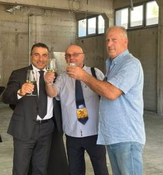 Zeppelli Aldino with the mayor Joško Roščić and agent Josip Mladinić  Zeppelli Aldino with the mayor Joško Roščić and agent Josip Mladinić