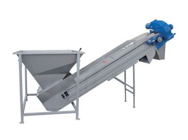 Belt elevator with leaves remover Belt elevator with leaves remover